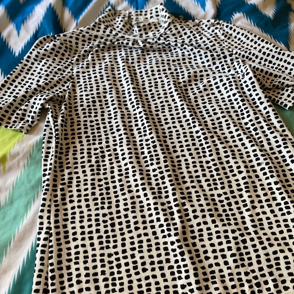 Black & white blouse